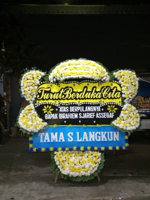 Papan Bunga Duka di Semarang Utara